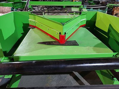 Plow type unloader
